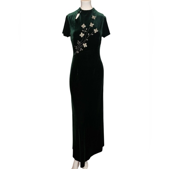 Papell Boutique Dresses & Skirts - Vintage Green Velvet Gown